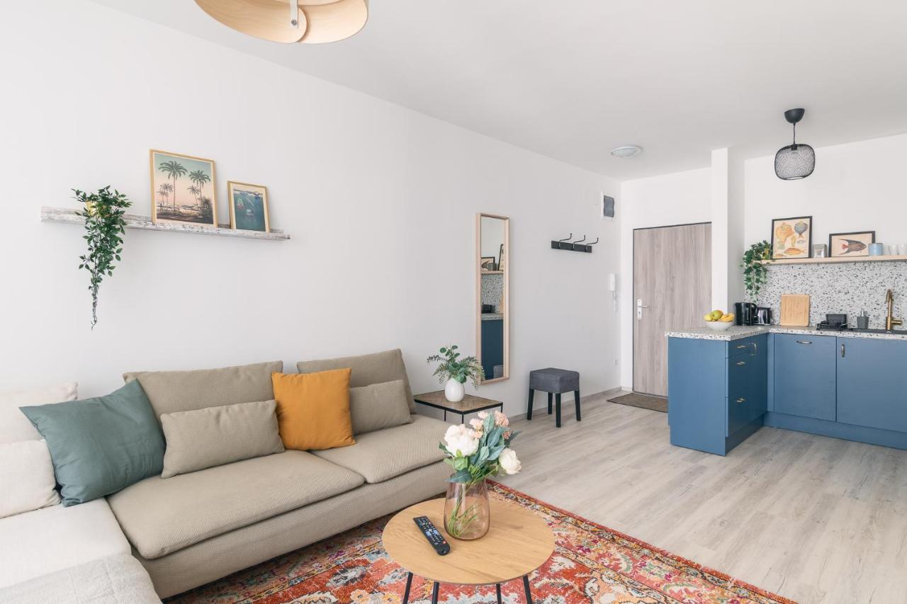 Corvin Apartment With Balcony And Ac Budapest Kültér fotó