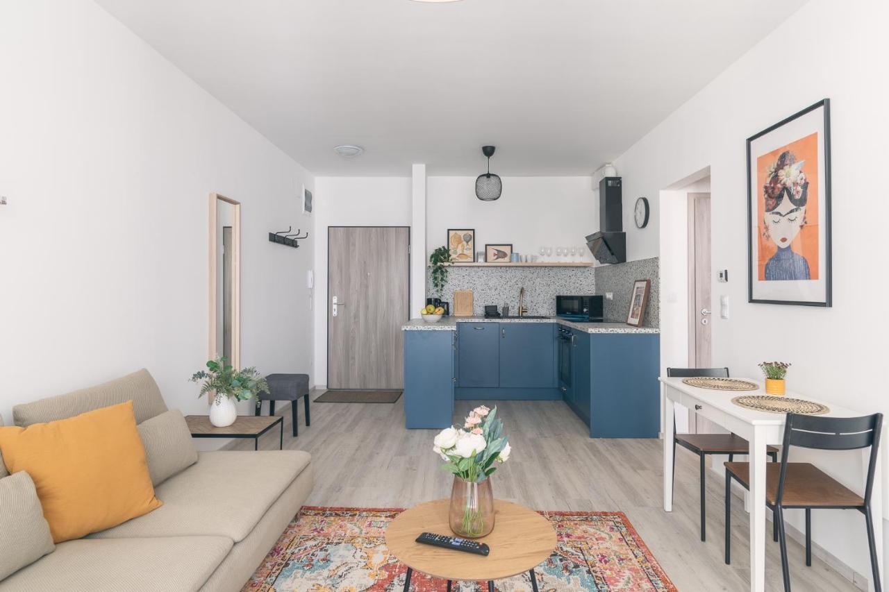 Corvin Apartment With Balcony And Ac Budapest Kültér fotó