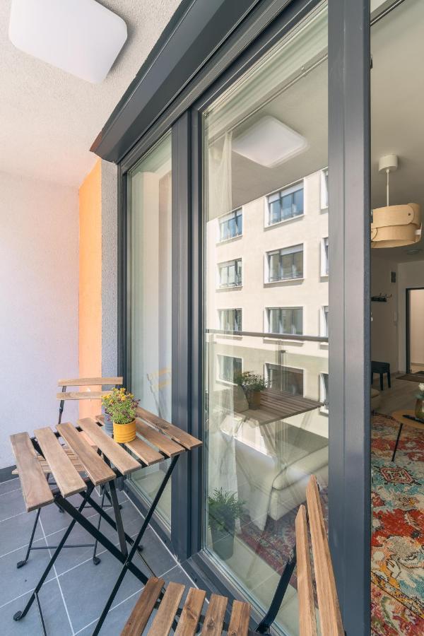 Corvin Apartment With Balcony And Ac Budapest Kültér fotó