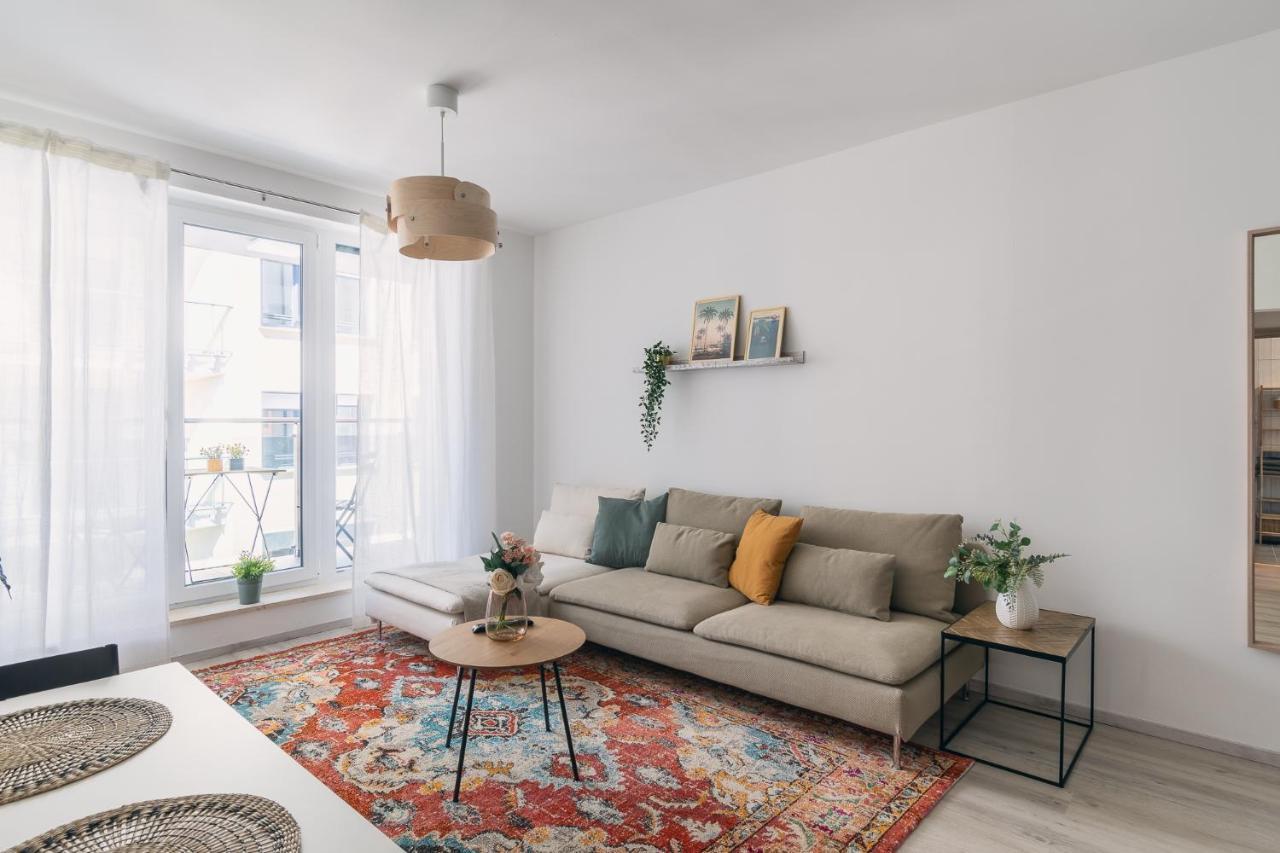 Corvin Apartment With Balcony And Ac Budapest Kültér fotó