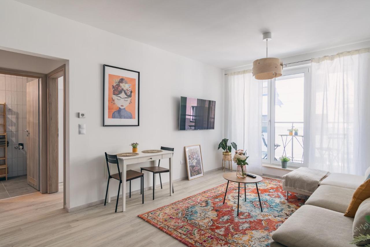 Corvin Apartment With Balcony And Ac Budapest Kültér fotó