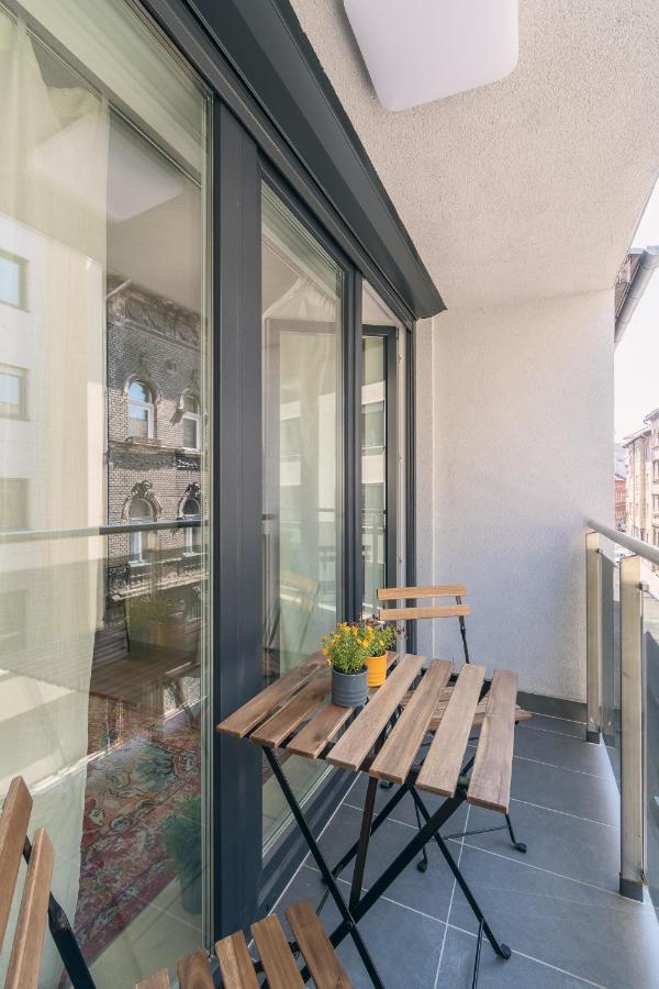 Corvin Apartment With Balcony And Ac Budapest Kültér fotó