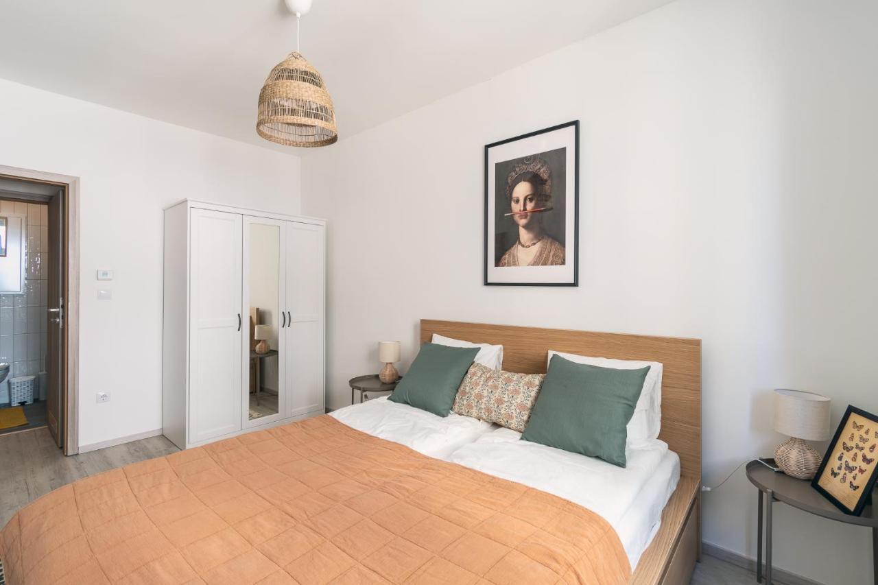 Corvin Apartment With Balcony And Ac Budapest Kültér fotó