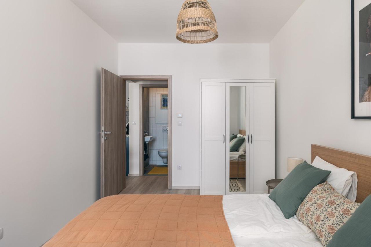 Corvin Apartment With Balcony And Ac Budapest Kültér fotó