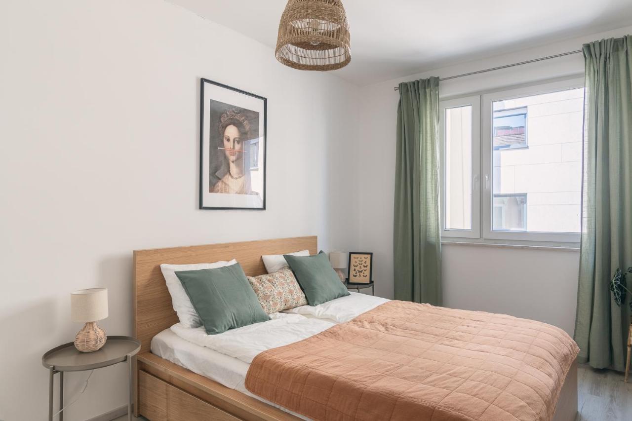 Corvin Apartment With Balcony And Ac Budapest Kültér fotó